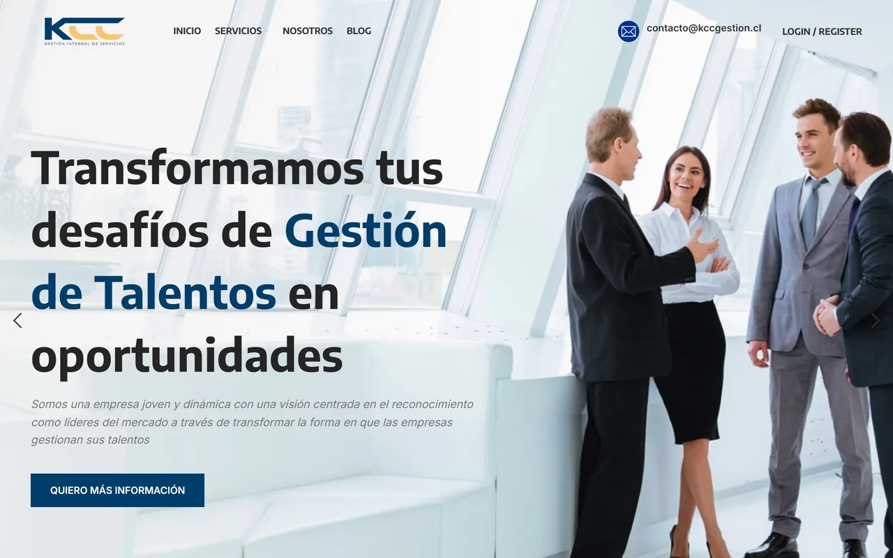 Portada de KCC Gestión con equipo de trabajo en oficina